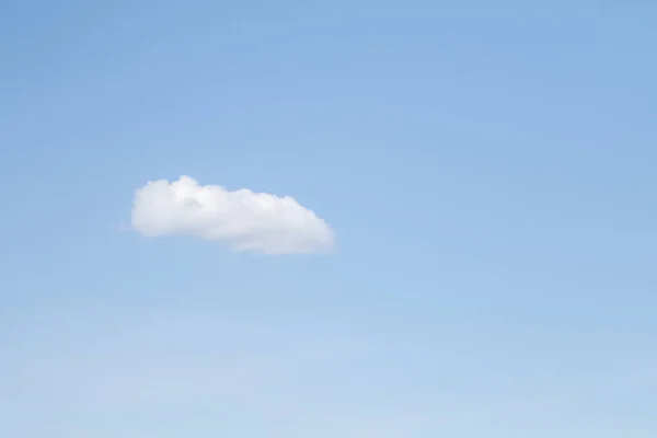 Cielo Nuvoloso Luminoso Nuvole Bianche Nel Cielo Blu — Foto Stock