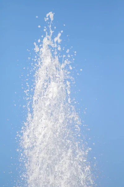 Spray Fontaine Eau Contre Ciel Bleu Les Éclaboussures Eau Sont — Photo