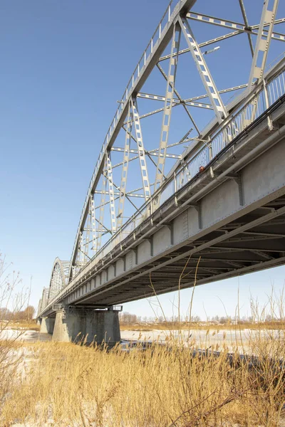 Archi Metallici Del Ponte Sul Fiume Inverno Paesaggio — Foto Stock