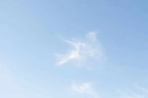 Nubes Blancas Delgadas Cielo Azul Cielo Claro Durante Día —  Fotos de Stock