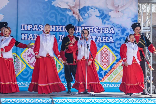 Petropavlovsk Kazakhstan 1Er Mai 2019 Chansons Danses Dans Les Costumes — Photo