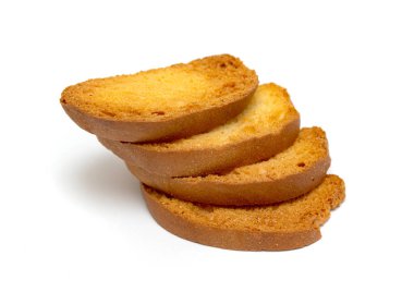 Beyaz bir arka planda kavrulmuş croutons, çavdar kraker.