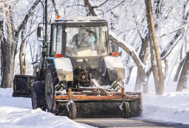 Kış manzarası, kar temizleme makinesi