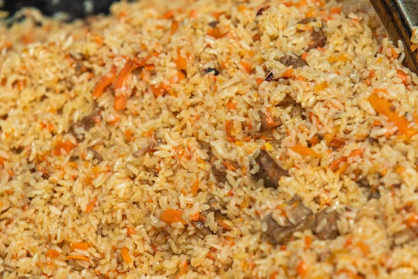 Farinha Pilaf Mingau Arroz Com Carne Legumes Fora Foco — Fotografia de Stock