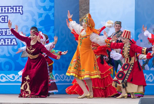 Petropavlovsk Kazajstán Mayo 2019 Canciones Bailes Los Trajes Nacionales Los —  Fotos de Stock