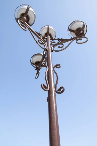 Lámparas Lámparas Calle Durante Día Contra Cielo — Foto de Stock