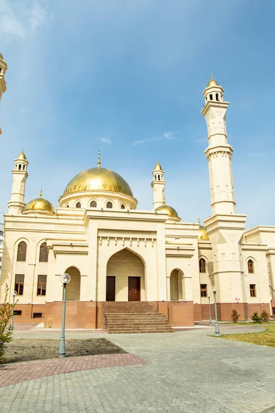 Petropavlovsk Kazakistan Maggio 2019 Moschea Musulmana Cupole Oro — Foto Stock