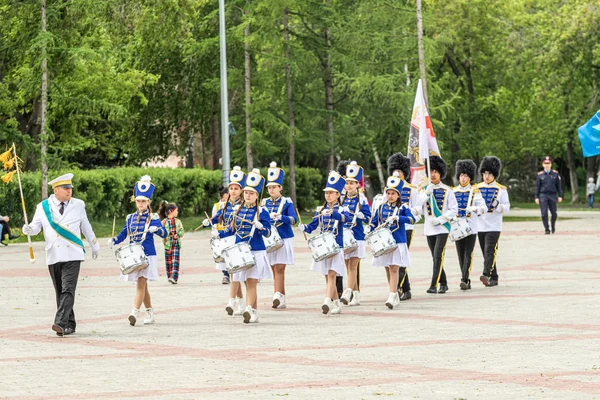 페트로 파블로프 카자흐스탄 2019 어린이의 도시의 거리를 퍼레이드 춤추는 — 스톡 사진