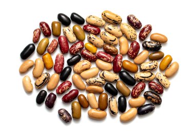 Beyaz arkaplanda izole edilmiş fasulye.