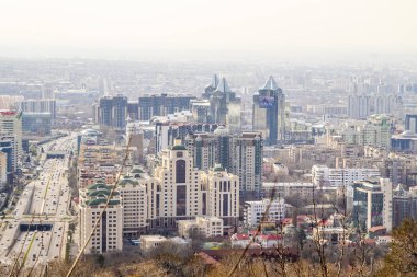 Almatı, Kazakistan-Mart 29, 2019: Almatı şehir, Kazakistan modern mimarlık. Yukarıdan görüntüle.