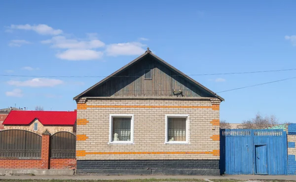 Petropavlovsk Kazachstan Mei 2019 Huis Met Een Hek Tegen Blauwe — Stockfoto