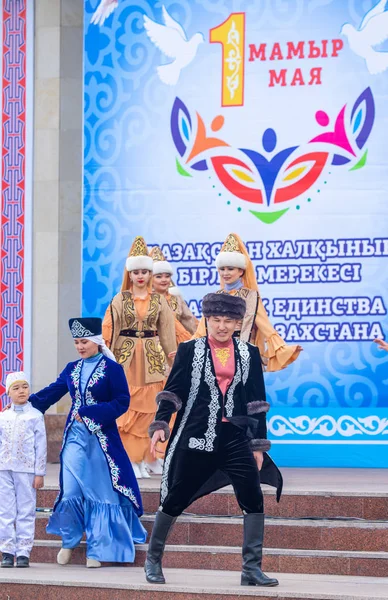 Petropavlovsk Kazachstán 2019 Písně Tance Národních Kostýmech Obyvatel Kazachstánu Května — Stock fotografie