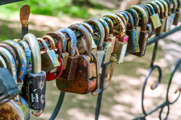 Schloss Der Liebe Hängt Zaun — Stockfoto