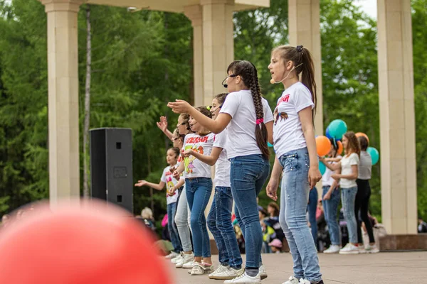 Petropavlovsk Kazakstan Juni 2019 Internationella Barn Dagen Parad Skolbarn Studenter — Stockfoto