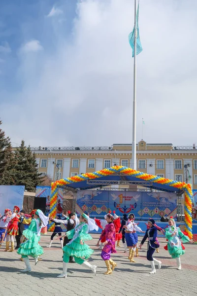 Petropavlovsk Kazachstán 2019 Písně Tance Národních Kostýmech Obyvatel Kazachstánu Května — Stock fotografie