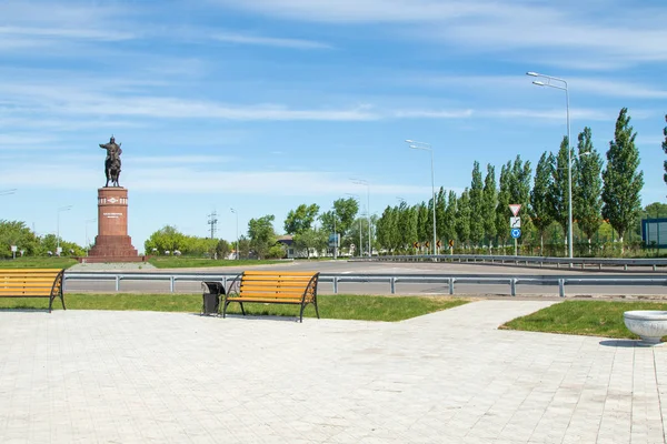 Petropavlovsk Kazakhstan Juin 2019 Monument Poète Commandant Kozhabergen Zhyrau 16631763 — Photo