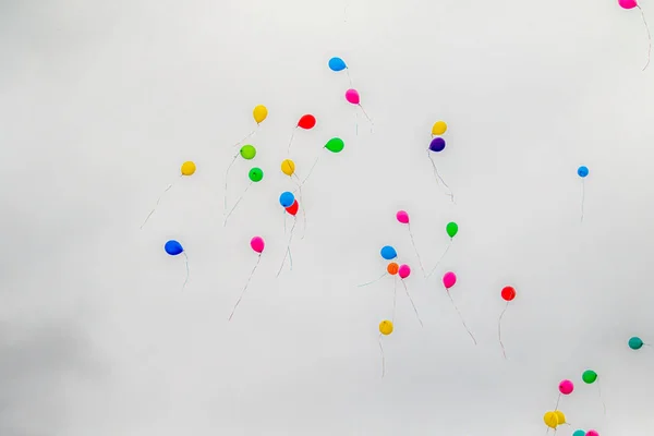 Balões Contra Céu Com Nuvens — Fotografia de Stock