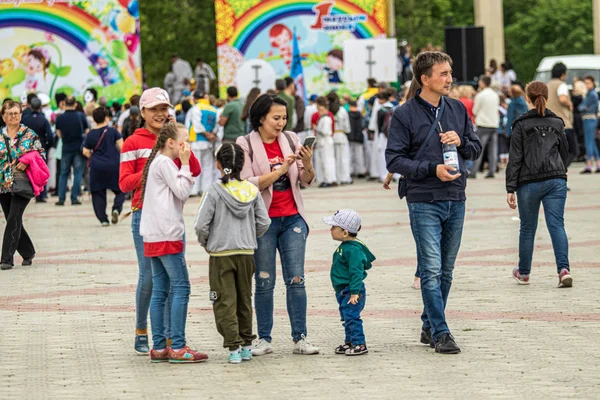 Pietropawłowsk Kazachstan Czerwca 2019 Międzynarodowy Dzień Dziecka Parada Uczniów Uczennice — Zdjęcie stockowe