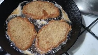 pirzola bir tavada kızartılır