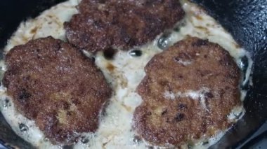 pirzola bir tavada kızartılır