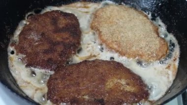 pirzola bir tavada kızartılır