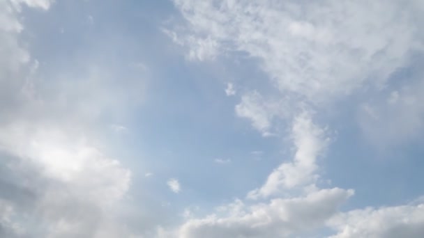 Hermosas Nubes Blancas Con Fondo Azul Del Cielo — Vídeos de Stock