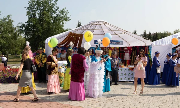 Petropavlovsk Καζακστάν Αυγούστου 2019 Petropavlovsk Μια Βόλτα Εθνικά Κοστούμια Στους — Φωτογραφία Αρχείου
