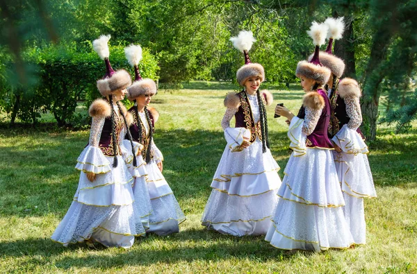 Petropavlovsk Kazachstan Augustus 2019 Meisjes Nationale Kazachse Kleren Hoeden Zomerdag — Stockfoto