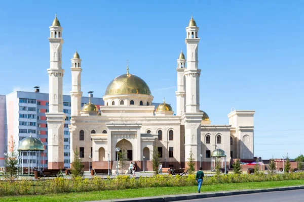 Петропавловск Казахстан Августа 2019 Года Большая Мусульманская Мечеть Против Неба — стоковое фото