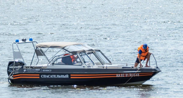Lipetsk Russia Luglio 2019 Gente Cavalca Piccolo Yacht Sul Fiume — Foto Stock