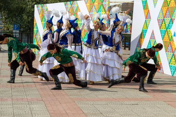 Петропавловск Казахстан Августа 2019 Года Петропавловск Прогулка Национальных Костюмах Улицам — стоковое фото