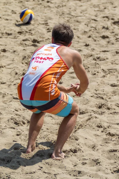 Липецьк Росія Липня 2019 Людина Грає Пляжний Волейбол Влітку Річці — стокове фото