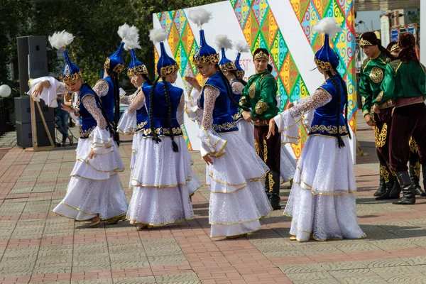 Petropavlovsk Kazachstán Srpna 2019 Petropavlovsk Procházka Národních Kostýmech Přes Městské — Stock fotografie