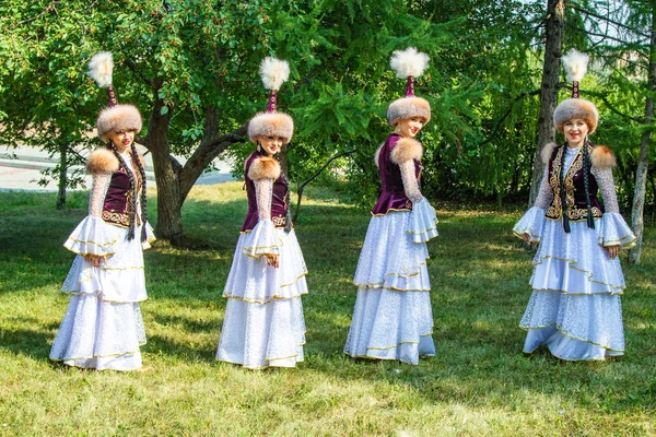 Petropavlovsk Kazachstan Augustus 2019 Meisjes Nationale Kazachse Kleren Hoeden Zomerdag — Stockfoto