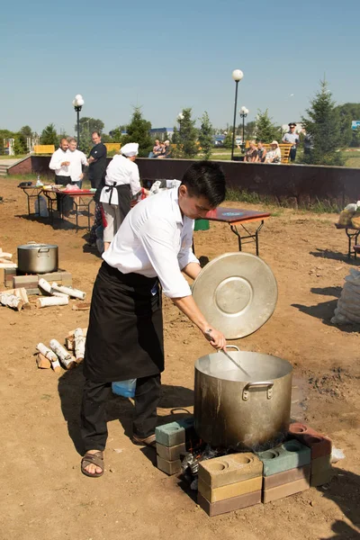 Petropavlovsk Kazakhstan Juillet 2019 Cuisines Sur Plage Préparent Nourriture Journée — Photo