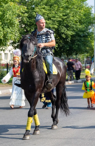 Petropavlovsk Kasachstan August 2019 Menschen Auf Einem Pferd Nationalkleidung Ruhetag — Stockfoto