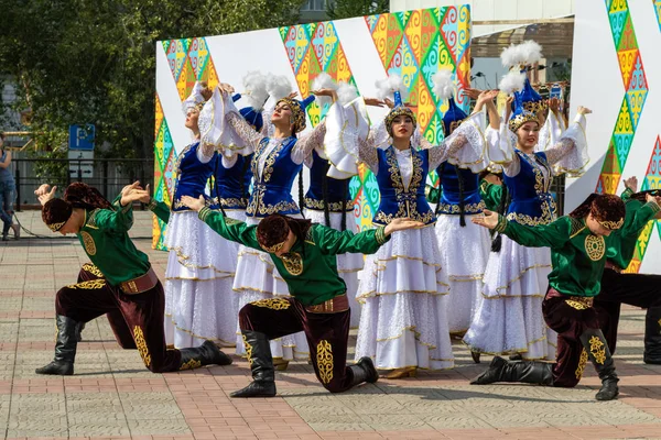 Petropavlovsk Cazaquistão Agosto 2019 Petropavlovsk Passeio Trajes Nacionais Pelas Ruas — Fotografia de Stock