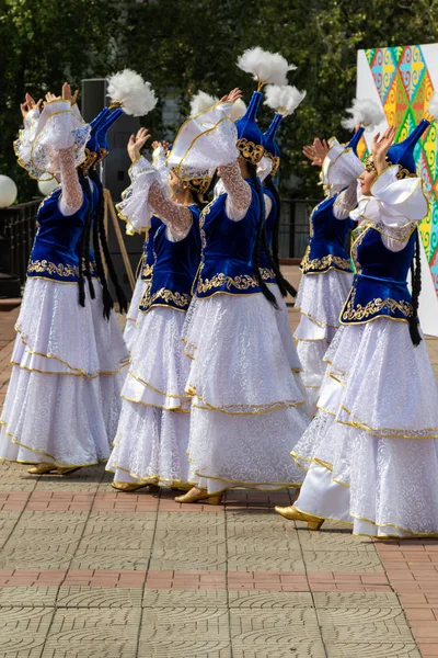 Petropavlovsk Kazajstán Agosto 2019 Petropavlovsk Paseo Trajes Nacionales Por Las — Foto de Stock