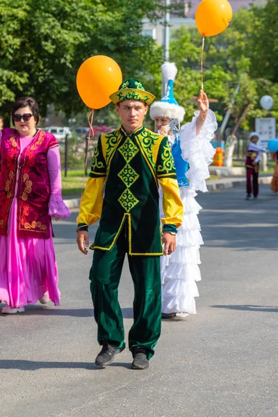 Petropavlovsk Kazajstán Agosto 2019 Petropavlovsk Paseo Trajes Nacionales Por Las — Foto de Stock