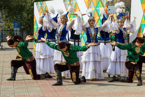 Petropavlovsk Kazakstan Augusti 2019 Petropavlovsk Promenad Folkdräkter Genom Stadens Gator — Stockfoto