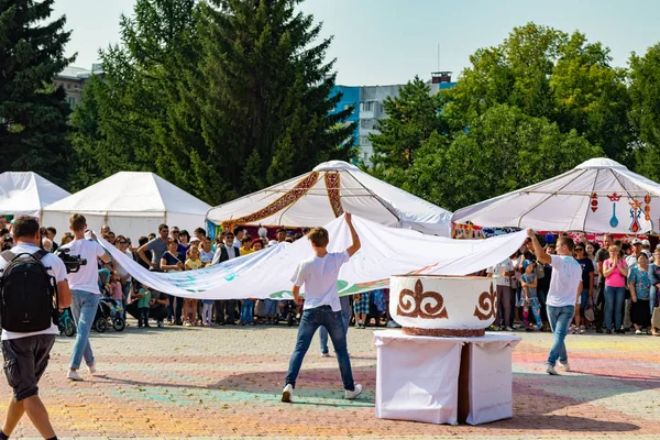 Pietropawłowsk Kazachstan Sierpnia 2019 Pietropawłowsk Spacer Strojach Narodowych Przez Ulice — Zdjęcie stockowe