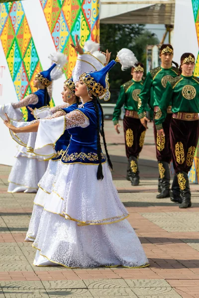 Петропавловська Казахстан Серпня 2019 Петропавловська Прогулянка Національних Костюмах Вулицях Міста — стокове фото