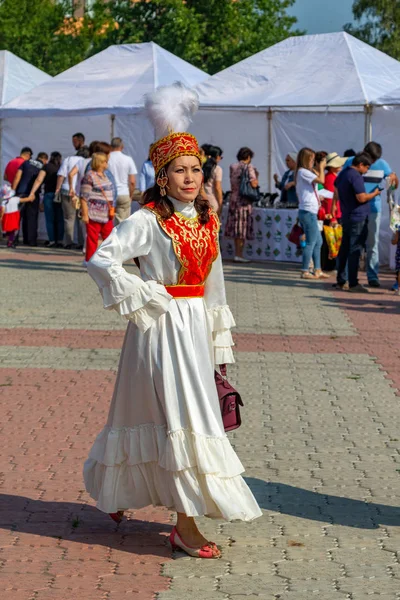 Pietropawłowsk Kazachstan Sierpnia 2019 Pietropawłowsk Spacer Strojach Narodowych Przez Ulice — Zdjęcie stockowe