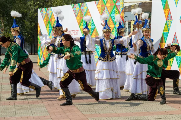Petropavlovsk Kazakistan Ağustos 2019 Petropavlovsk Şehir Sokaklarında Ulusal Kostümler Içinde — Stok fotoğraf