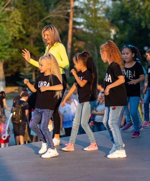 stock image Petropavlovsk, Kazakhstan - August 23, 2019: Children and parents dance in a city park. Evening summer day.