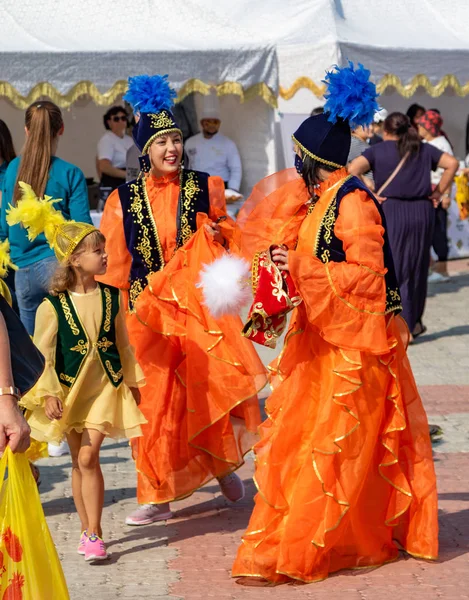 Petropavlovsk Kazajstán Agosto 2019 Petropavlovsk Paseo Trajes Nacionales Por Las — Foto de Stock