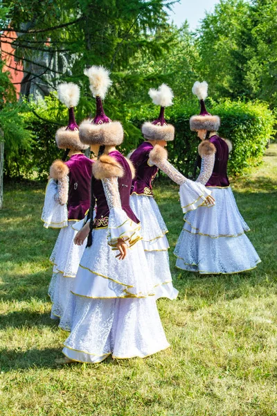 Petropavlovsk Kazakistan Agosto 2019 Ragazze Abiti Kazaki Nazionali Con Cappelli — Foto Stock