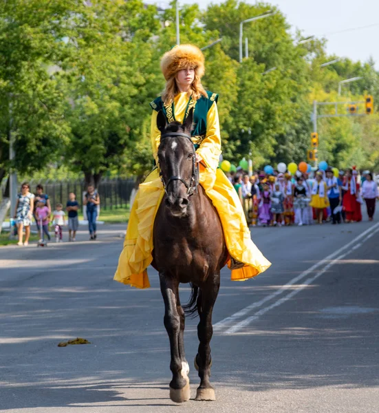 Petropavlovsk Kasachstan August 2019 Menschen Auf Einem Pferd Nationalkleidung Ruhetag — Stockfoto