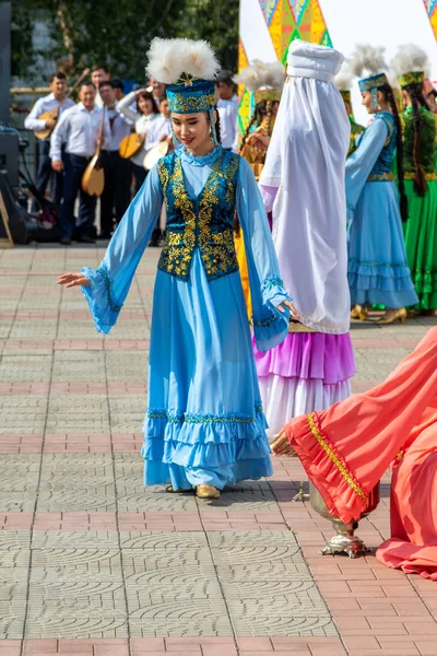 Petropavlovsk Kazajstán Agosto 2019 Petropavlovsk Paseo Trajes Nacionales Por Las —  Fotos de Stock