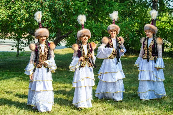 Petropavlovsk Kazachstan Augustus 2019 Meisjes Nationale Kazachse Kleren Hoeden Zomerdag — Stockfoto